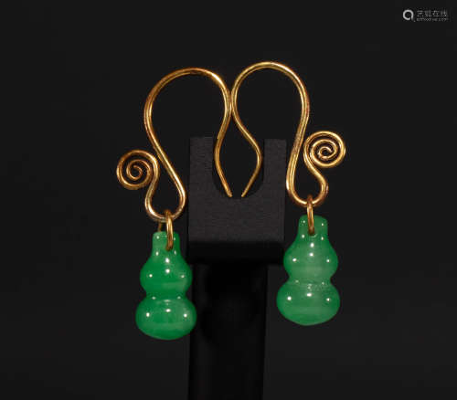 Chinese jade earrings from the Qing Dynasty