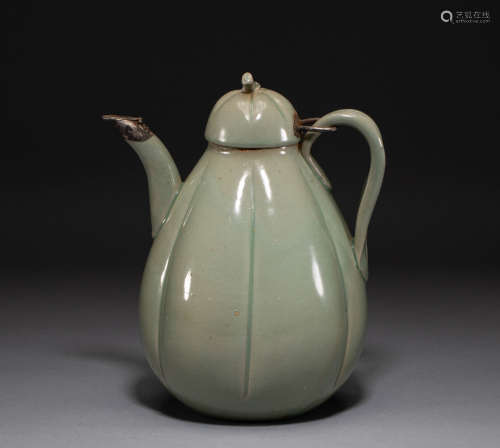 Secret glaze wine pot from Yue Kiln in Song Dynasty of China