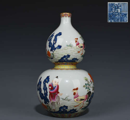 Chinese pastel gourd bottle from qing Dynasty