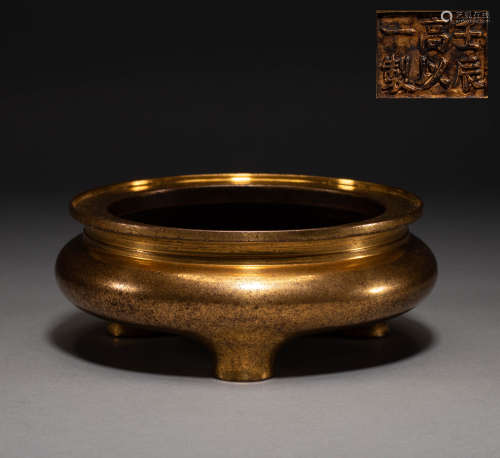 Chinese three-legged bronze censer from qing Dynasty