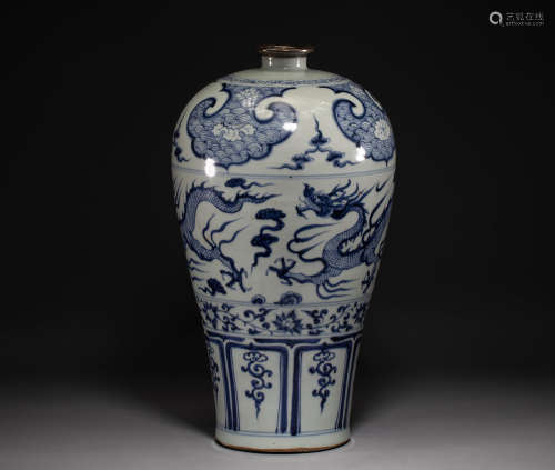Chinese yuan dynasty blue and white plum vase