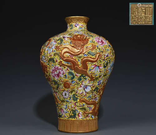 A gold enamelled plum vase with five dragon patterns from th...
