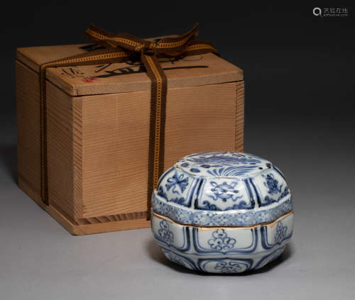 Yuan dynasty blue and white box