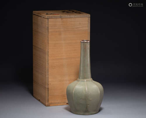 Secret color porcelain vase from Yue Kiln in Song Dynasty of...