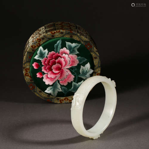 Qing Dynasty Hetian jade beast pattern bracelet