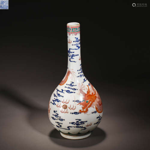 Qing dynasty famille rose vase with dragon pattern
