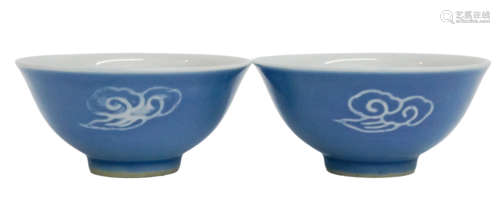 六十年代  藍釉白花雲紋茶碗一對