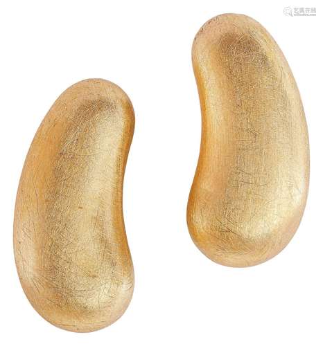 Pair of gold ear clips in the shape of a bean