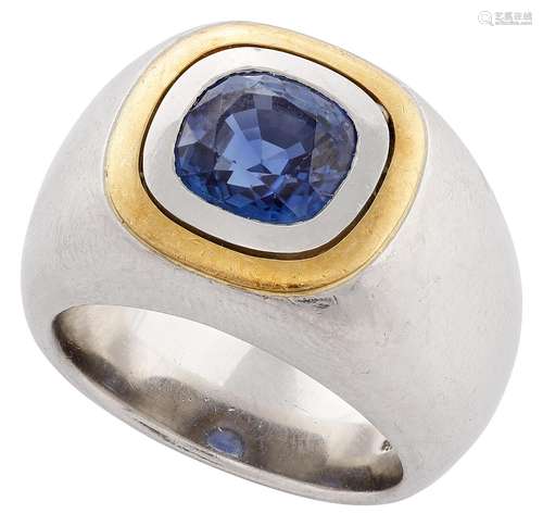 Wempe ring with cornflower blue sapphire in bicolour setting