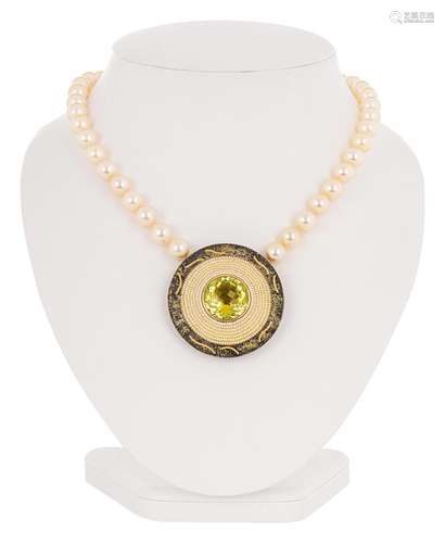 Pearl necklace set «5 in 1» with a lime-coloured citrine wei...