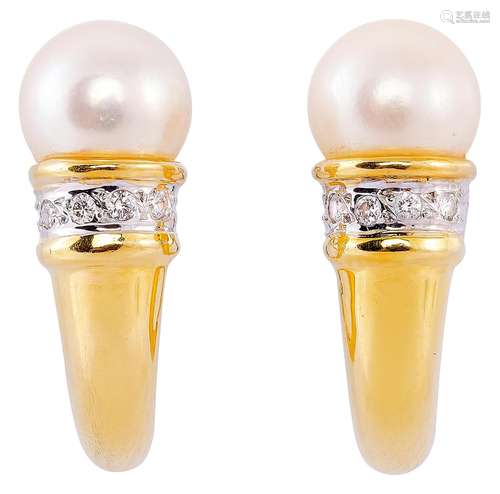 Pair of pearl ear clips with diamonds