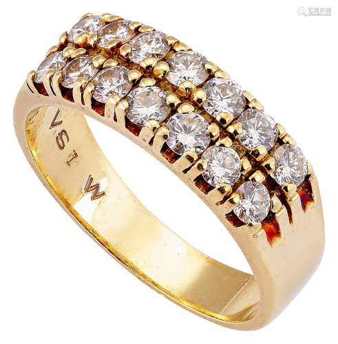 Band ring with diamonds