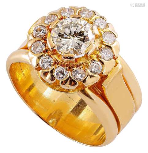 Petite Fleur ring with diamonds