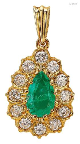 Cluster pendant with emerald and diamonds