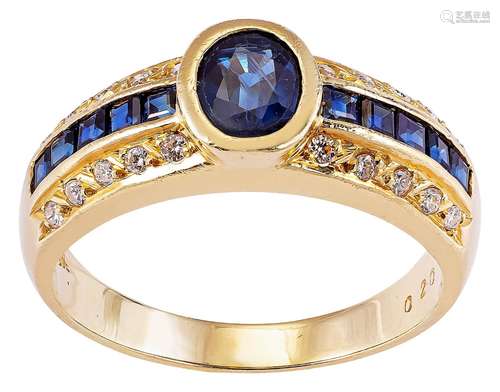 Cornflower blue sapphire ring with diamonds