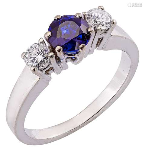 Vintage sapphire ring with diamonds