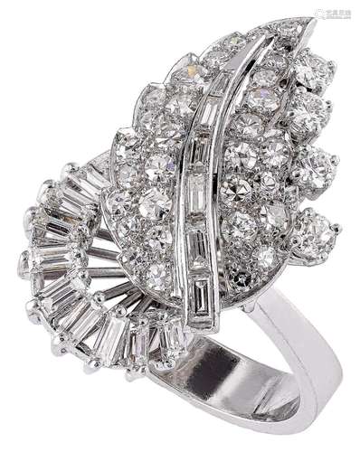 Retro cocktail ring with diamonds