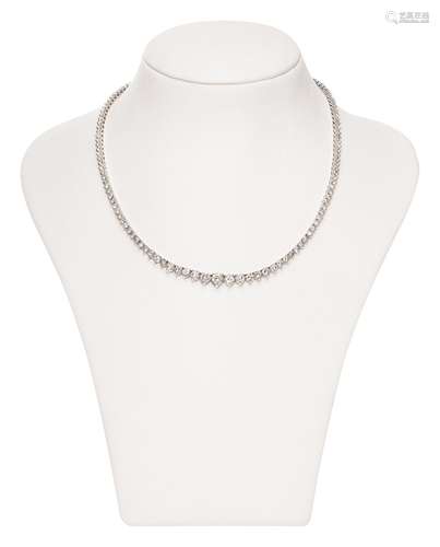 White gold diamond necklace weighing in total 18,50 carats