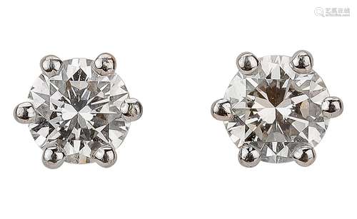 Pair of white gold ear studs with diamonds