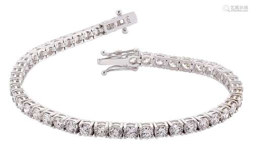 White gold tennis bracelet with diamonds