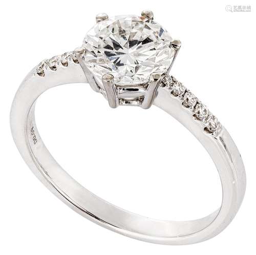 Solitaire diamond ring with diamond riviére