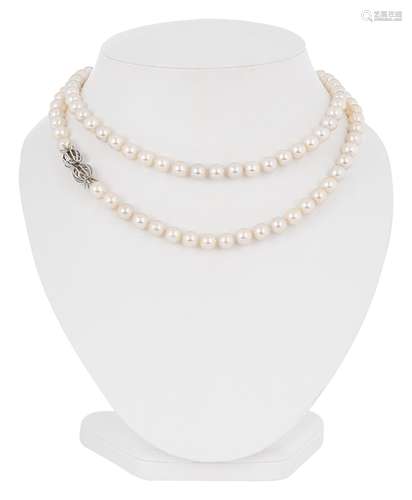 Opera pearl necklace with double ball closure