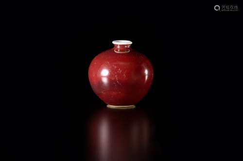 大清乾隆年制 红釉瓶（有伤）