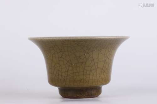 An Incised Longquan Kiln Flaring Tea Cup