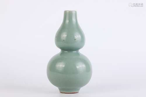 A Celadon Glaze Double-Gourd Shape Vase