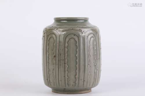 A Yaozhou Kiln Celadon Glaze Jar