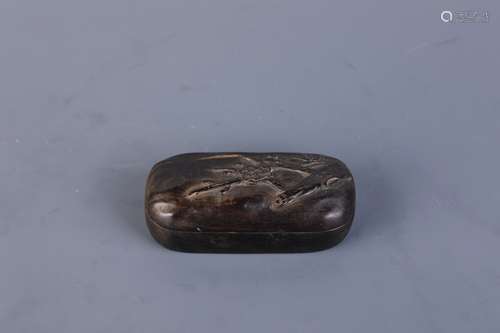 A Carved Agalloch Plum Blossom Box and Cover