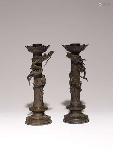 A PAIR OF JAPANESE BRONZE CANDLESTICKS MEIJI PERIOD, 19TH CE...