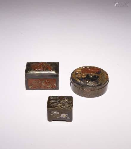 A SMALL COLLECTION OF JAPANESE MIXED METAL BOXES AND COVERS ...