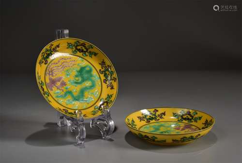 A Pair of Yellow Enamel Sancai Glaze Dragon and Phoenix Plat...