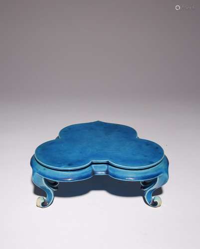 A CHINESE TURQUOISE GLAZED STAND KANGXI 1662-1722 The heart-...