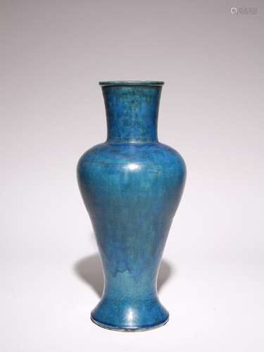 A CHINESE TURQUOISE GLAZED BALUSTER VASE, GUANYINPING LATE M...