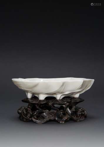 A GOOD CHINESE BLANC DE CHINE LEAF-SHAPED DISH, BITIAN 17TH/...