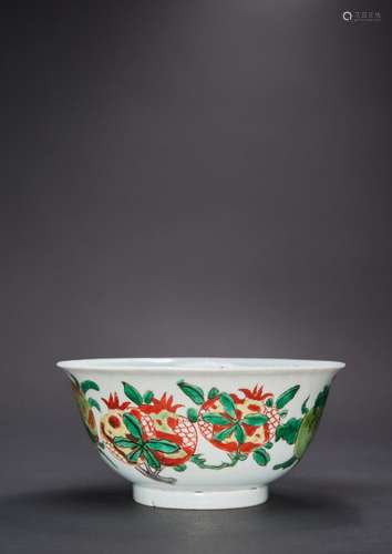 A RARE CHINESE WUCAI SANDUO BOWL 17TH CENTURY The deep sides...