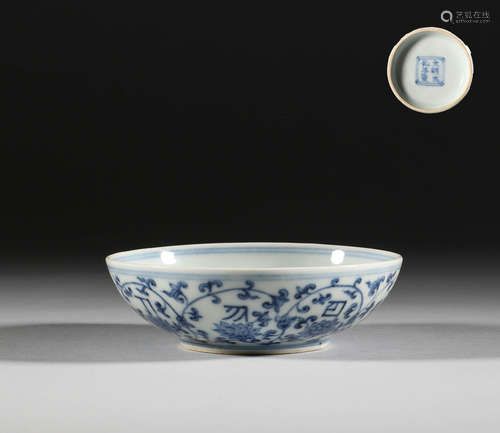 In the Ming Dynasty, blue and white tangled branches were wa...