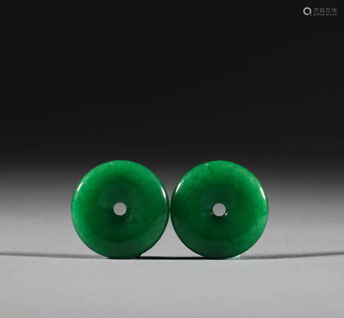 In the Qing Dynasty, a pair of jadeite buttons