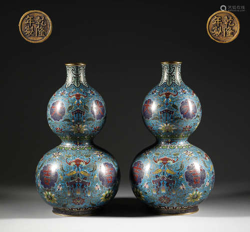 In the Qing Dynasty, a pair of copper Cloisonne gourd bottle...