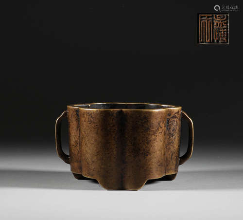 In the Qing Dynasty, copper double ear furnace