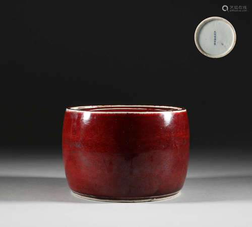 Wolf red glazed pot in Ming Dynasty