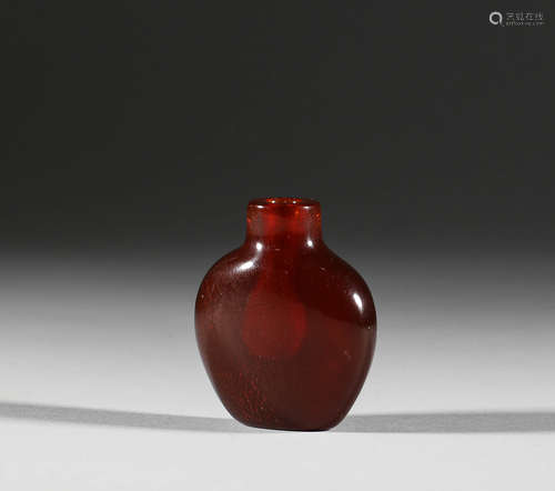 Amber snuff bottle in Qing Dynasty