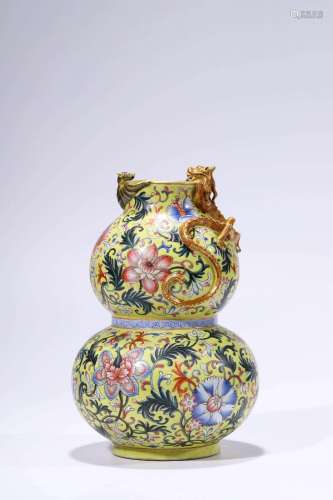 Famille Rose Gourd-shaped Vase with Interlaced Flower
