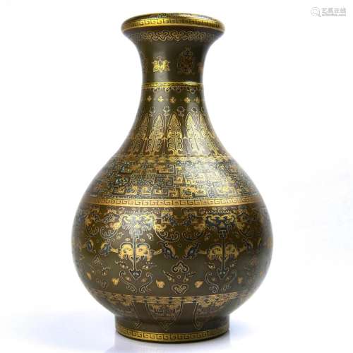 Maccha Glazed Garlic-shaped Vase with Gold-traced