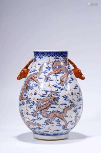 Blue-and-white Zun (Vase) with Iron Red Dragon Pattern