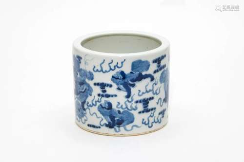 A Blue and White Lions Bitong Brush Pot