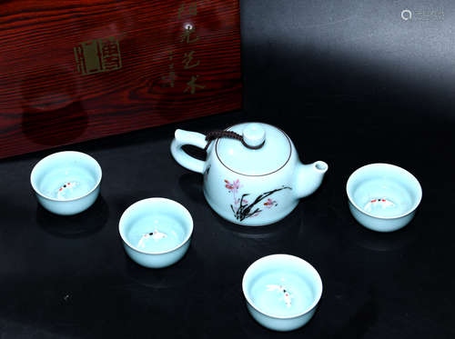 “锦鲤”茶具一套