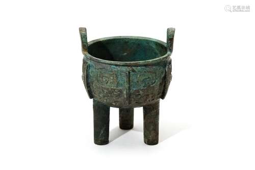 A Bronze Offering Ding Cauldron